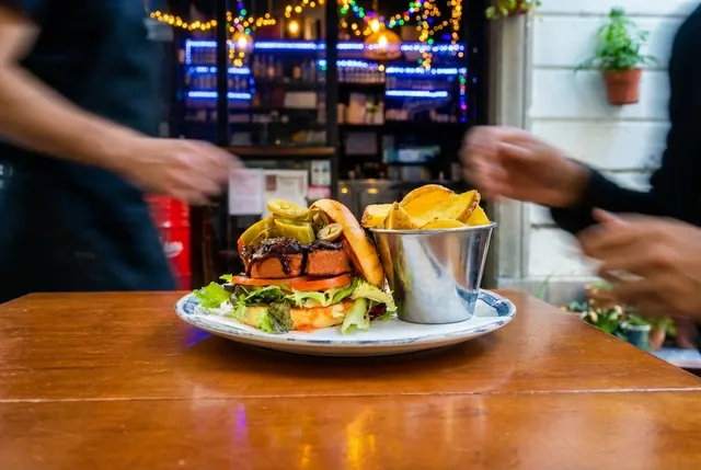 Foto de comida con IA — estilo action shot, ejemplo 3 | FoodyFocus