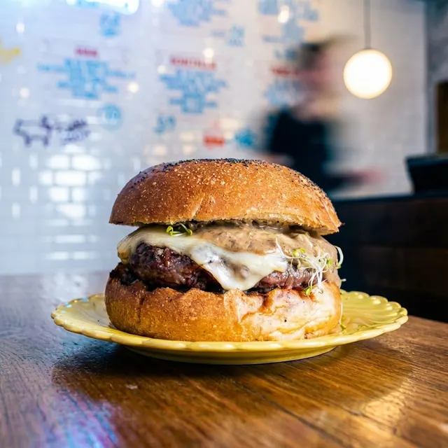 Foto de comida con IA — estilo fast casual energy, ejemplo 1 | FoodyFocus