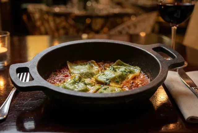 Foto de comida con IA — estilo cozy indoor warmth, ejemplo 5 | FoodyFocus