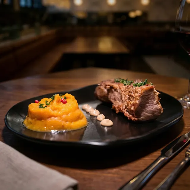 FoodyFocus tarafından bir Madrid restoranı için yapay zeka ile üretilmiş fine dining yemek fotoğrafı