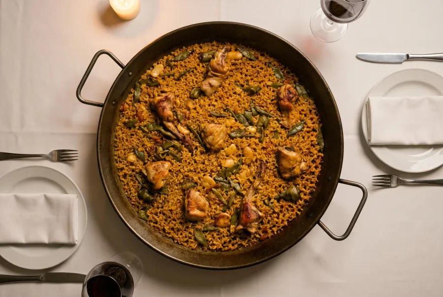 Paella valenciana con calidad profesional generada con IA por FoodyFocus