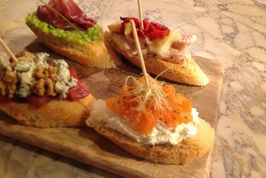 Foto de pintxos hecha con móvil antes de usar FoodyFocus
